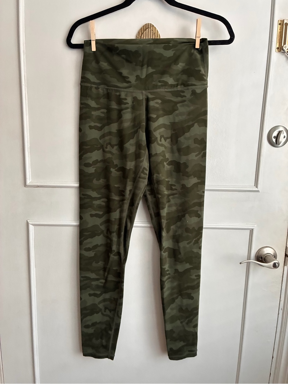 High-Rise Camo Leggings - Olive Green